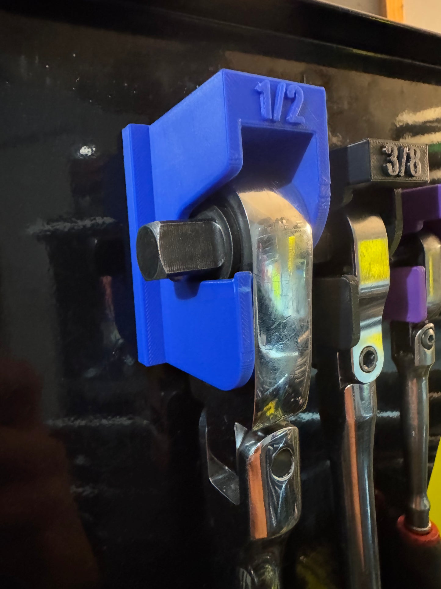 Magnetic Ratchet Hanger V1