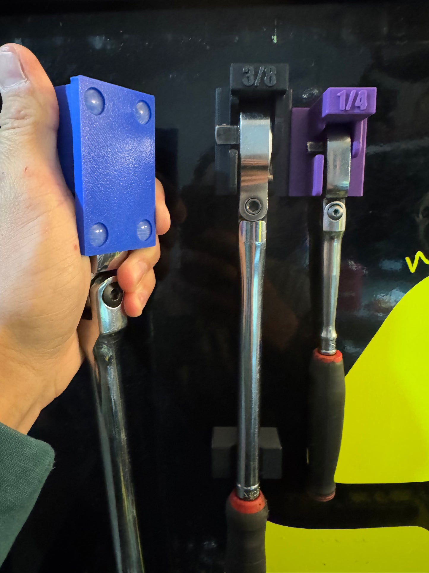 Magnetic Ratchet Hanger V1