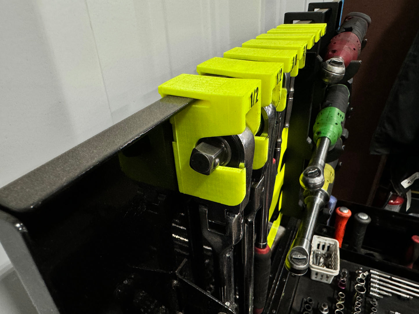 MODULAR TOOL CART LID RATCHET HANGERS